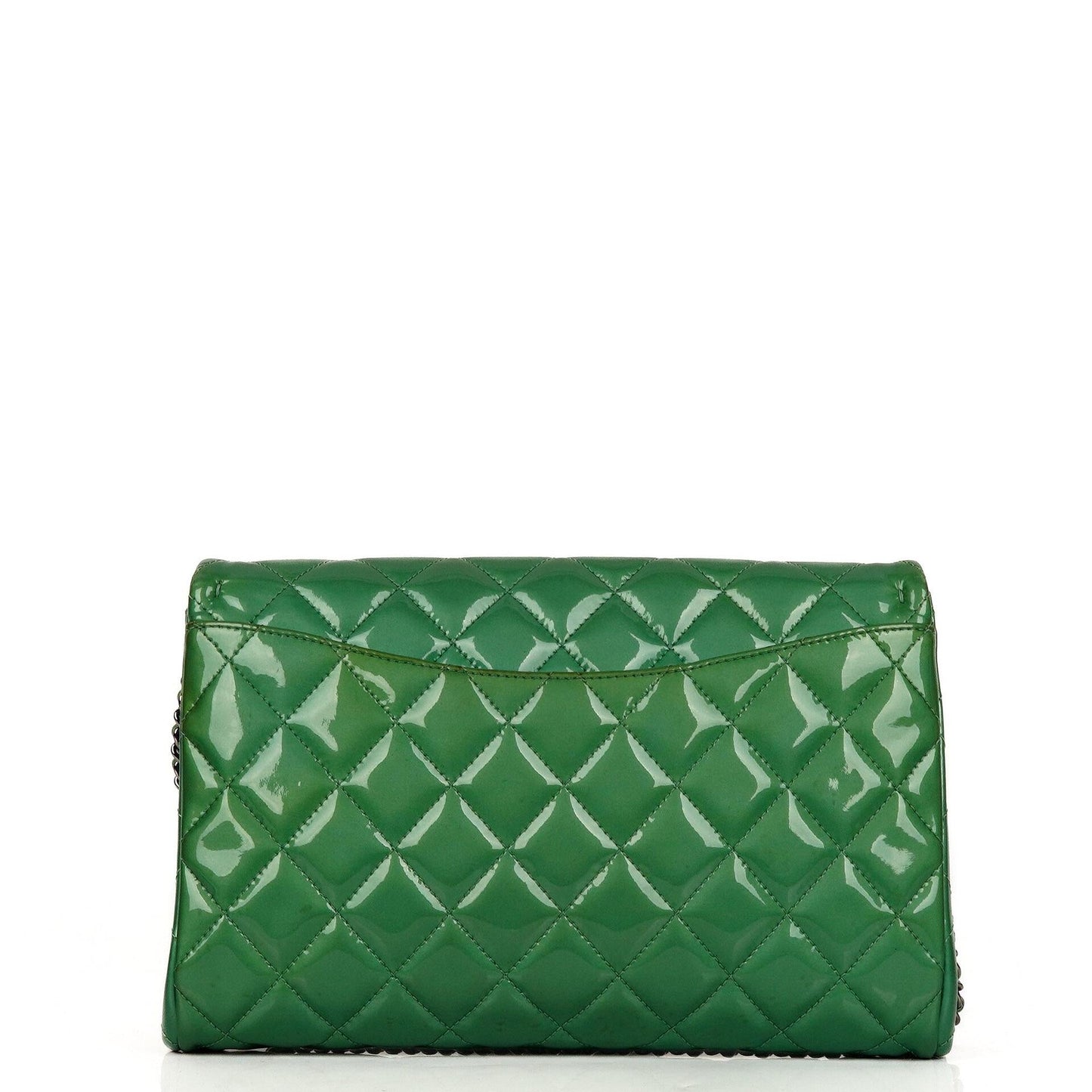 Chanel Klassische Klapp-Clutch mit Kette Grüne gesteppte Lackleder mit silberfarbenen Beschlägen Gut