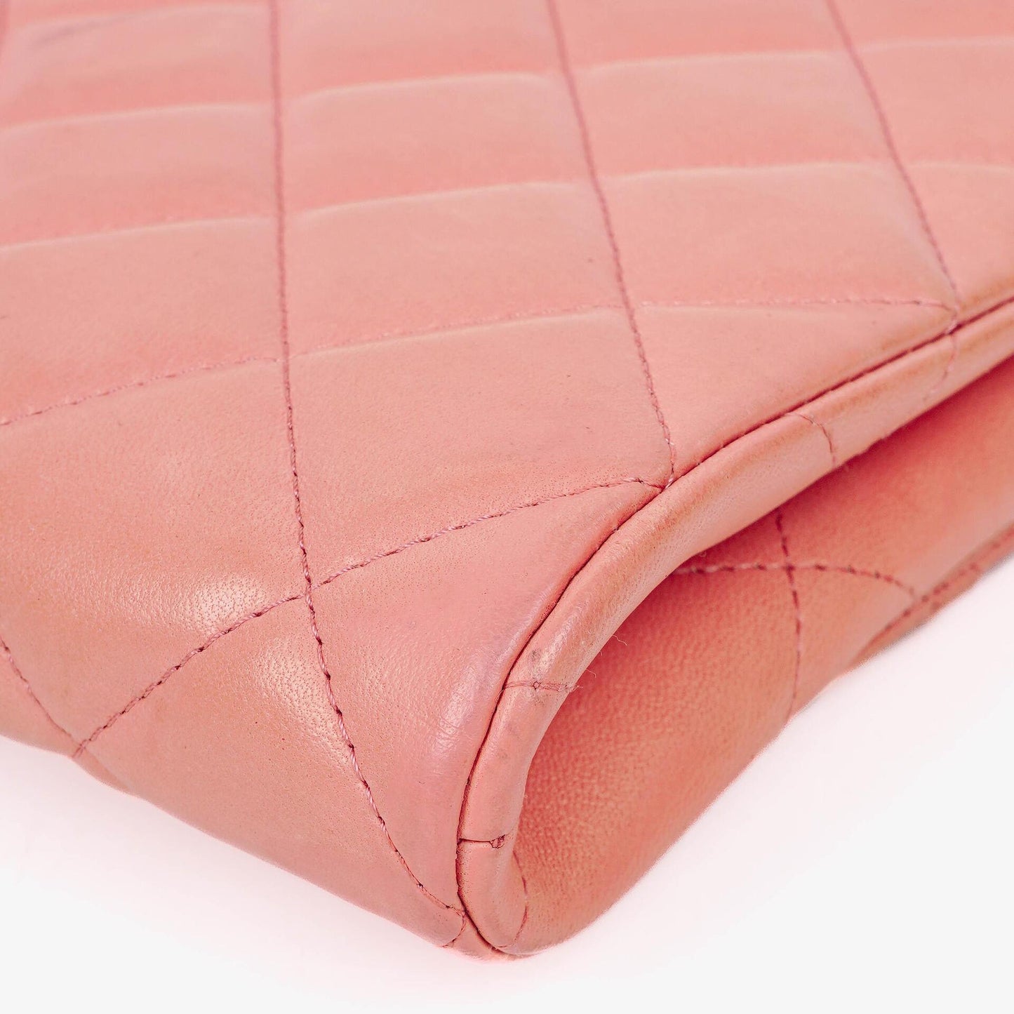 Chanel Classic Flap Clutch mit Kette aus gestepptem Leder und silberfarbener Hardware