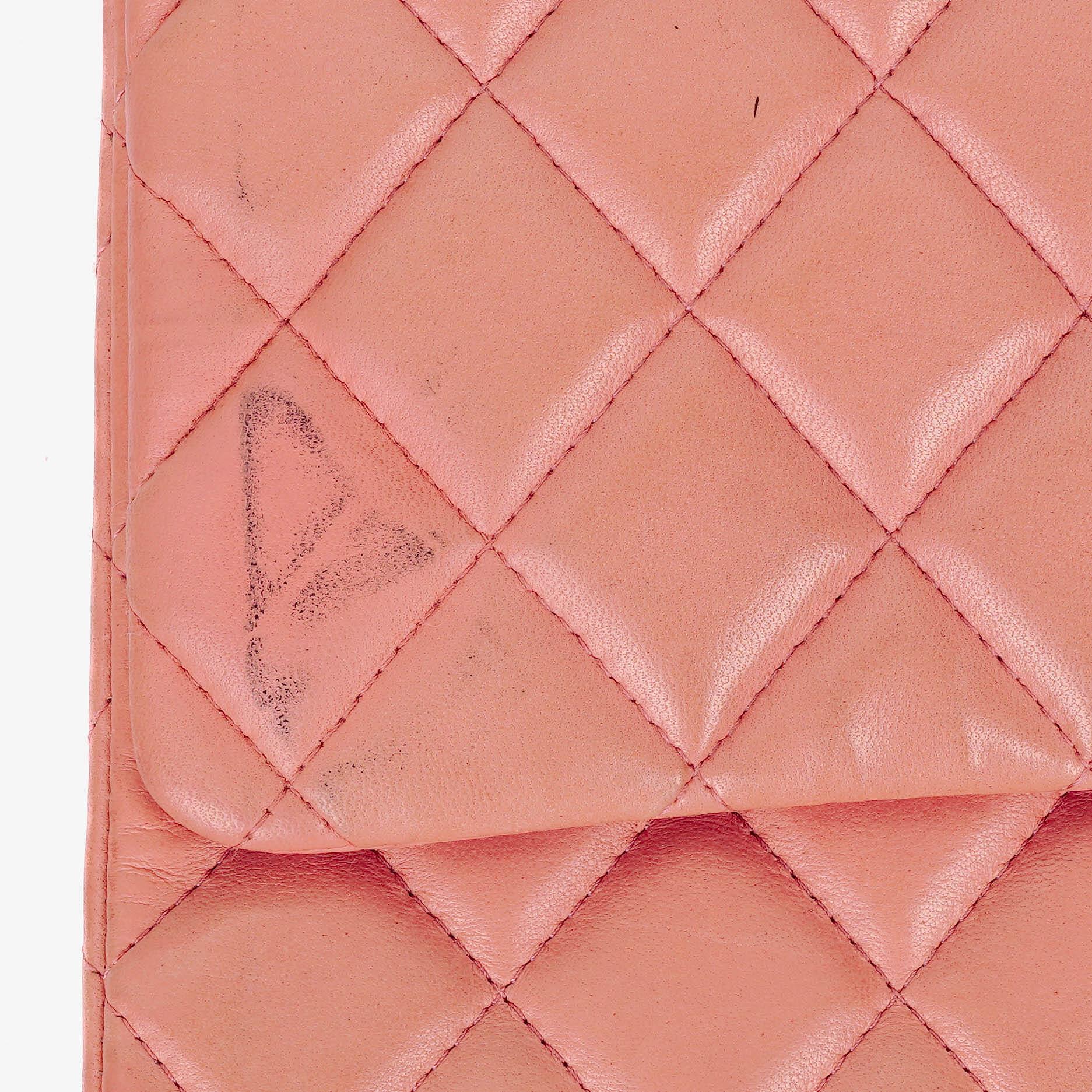 Chanel Classic Flap Clutch mit Kette aus gestepptem Leder und silberfarbener Hardware