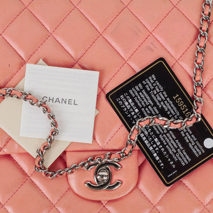 Chanel Classic Flap Clutch mit Kette aus gestepptem Leder und silberfarbener Hardware