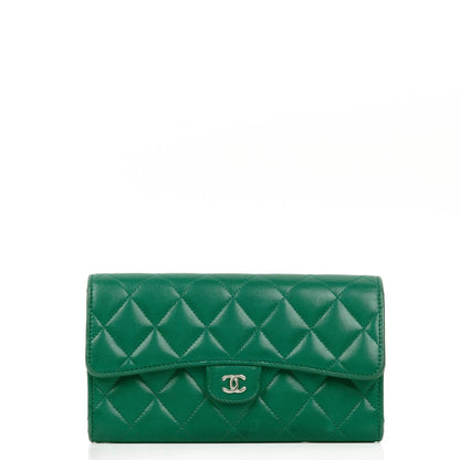 Chanel Classic Flap Lange Geldbörse, Grün gestepptes Leder