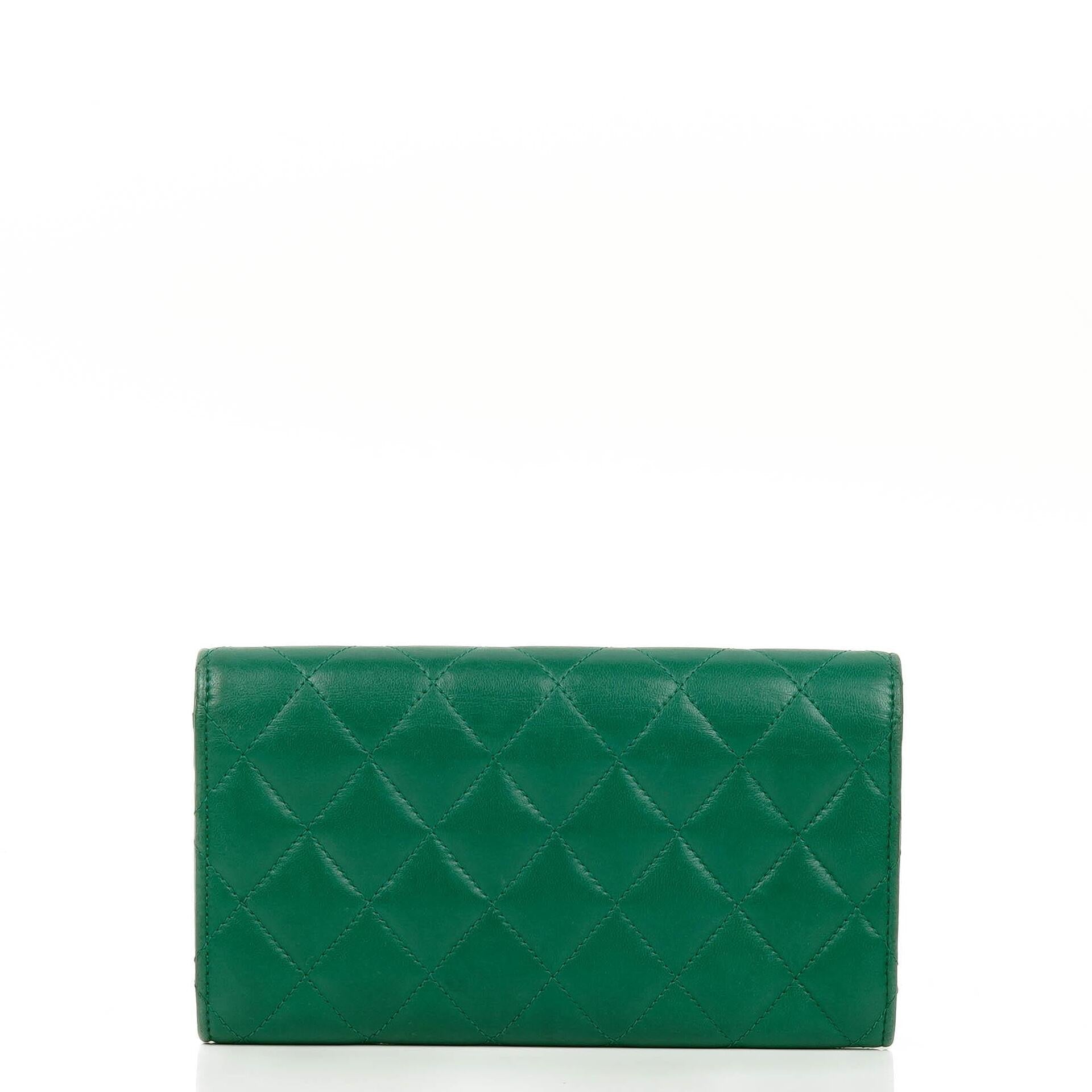 Chanel Classic Flap Lange Geldbörse, Grün gestepptes Leder