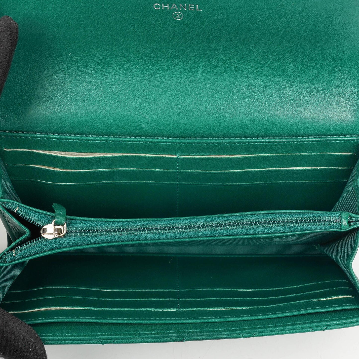 Chanel Classic Flap Lange Geldbörse, Grün gestepptes Leder
