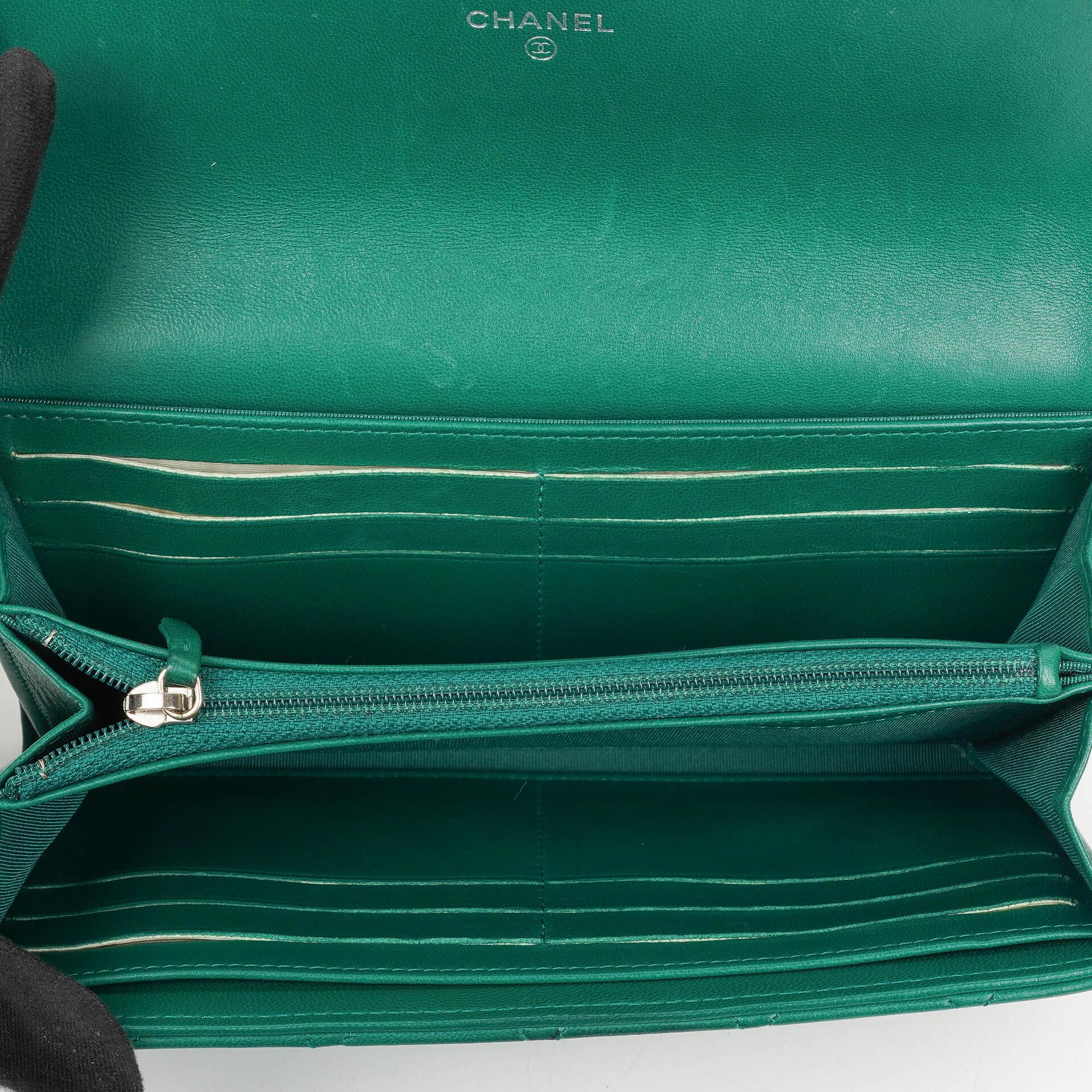 Chanel Classic Flap Lange Geldbörse, Grün gestepptes Leder