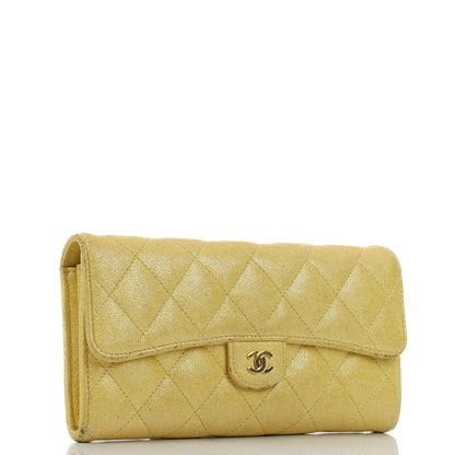 Chanel Classic Flap Geldbörse Petite Maroquinerie aus metallic-gelbem gestepptem Caviar-Leder