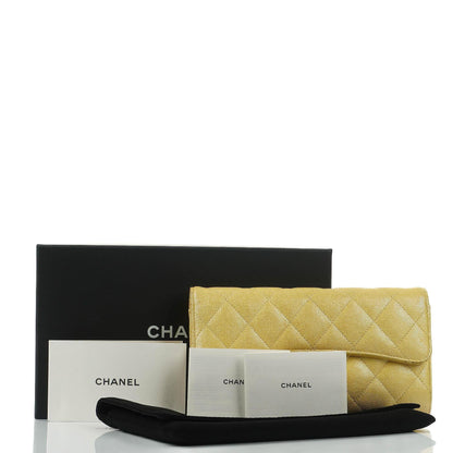 Chanel Classic Flap Geldbörse Petite Maroquinerie aus metallic-gelbem gestepptem Caviar-Leder