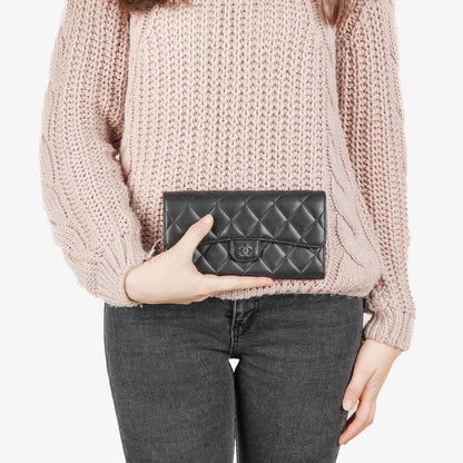 Chanel Classic Flap Geldbörse Schwarz Lammleder Steppung