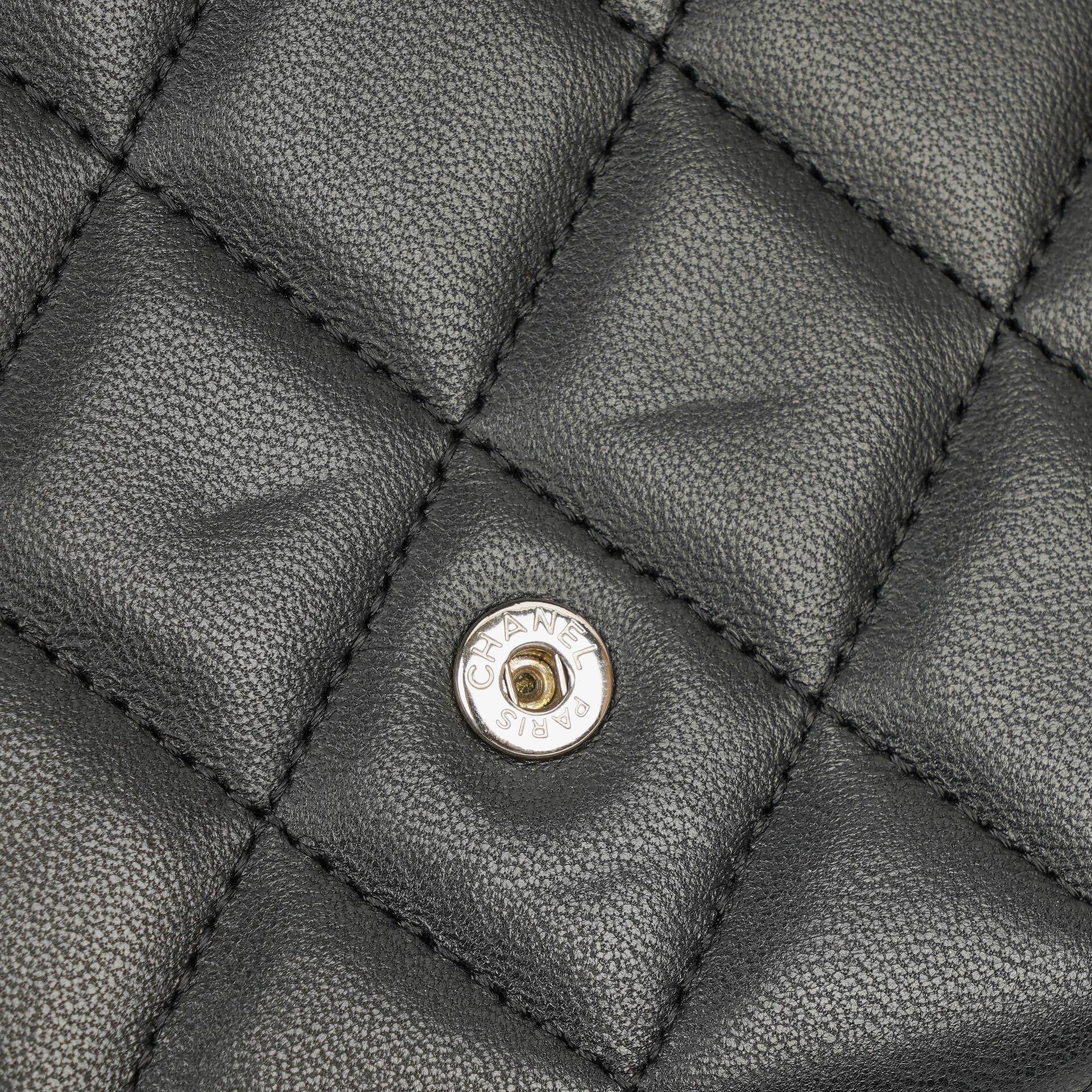 Chanel Classic Flap Geldbörse Schwarz Lammleder Steppung