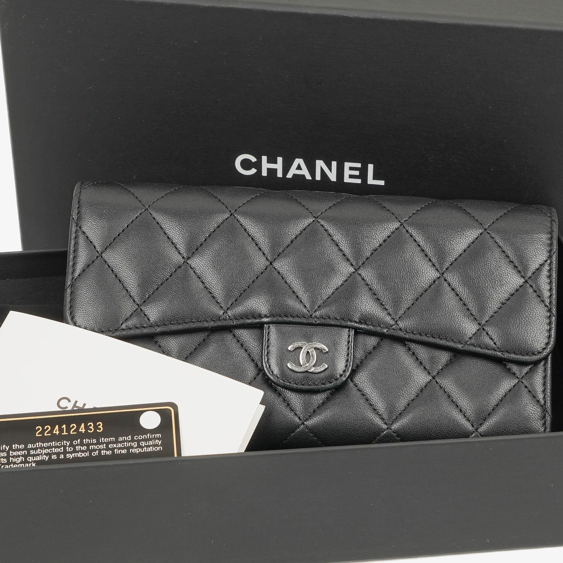 Chanel Classic Flap Geldbörse Schwarz Lammleder Steppung