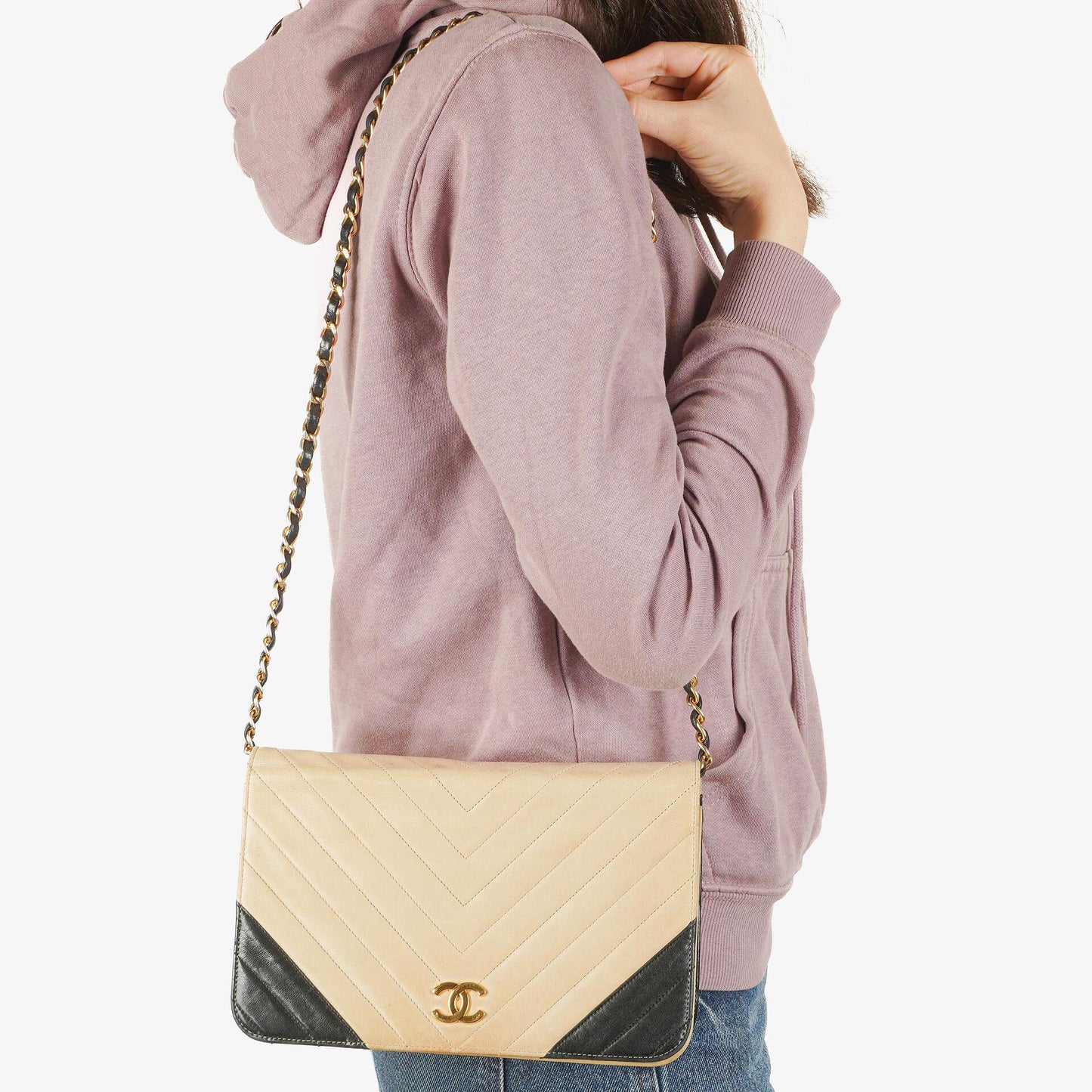 Chanel Classic Full Flap Tasche aus beigem Chevron-Steppleder mit 24K vergoldeten Beschlägen