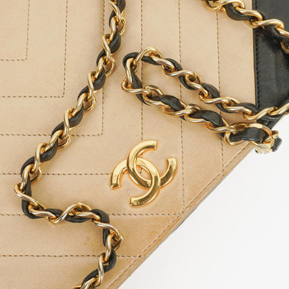 Chanel Classic Full Flap Tasche aus beigem Chevron-Steppleder mit 24K vergoldeten Beschlägen