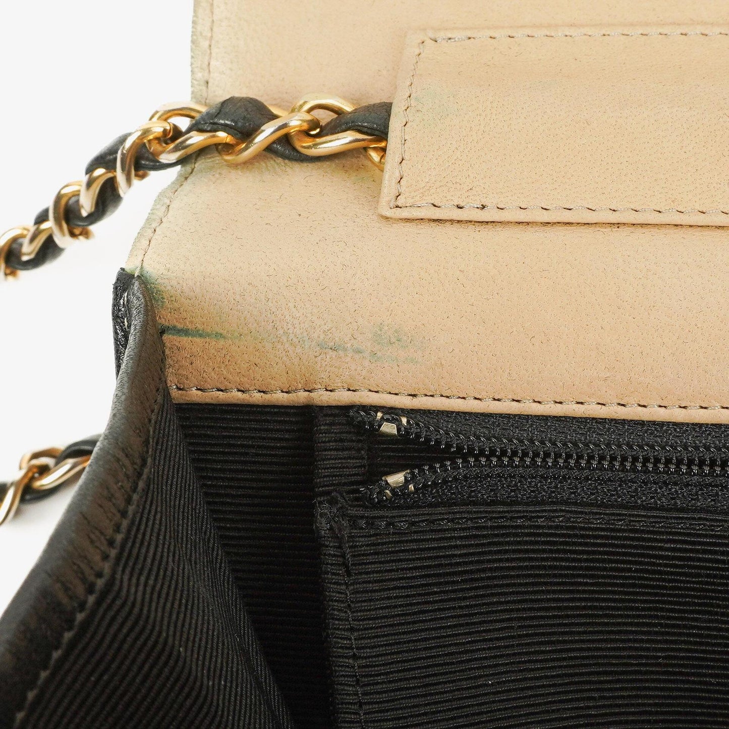 Chanel Classic Full Flap Tasche aus beigem Chevron-Steppleder mit 24K vergoldeten Beschlägen