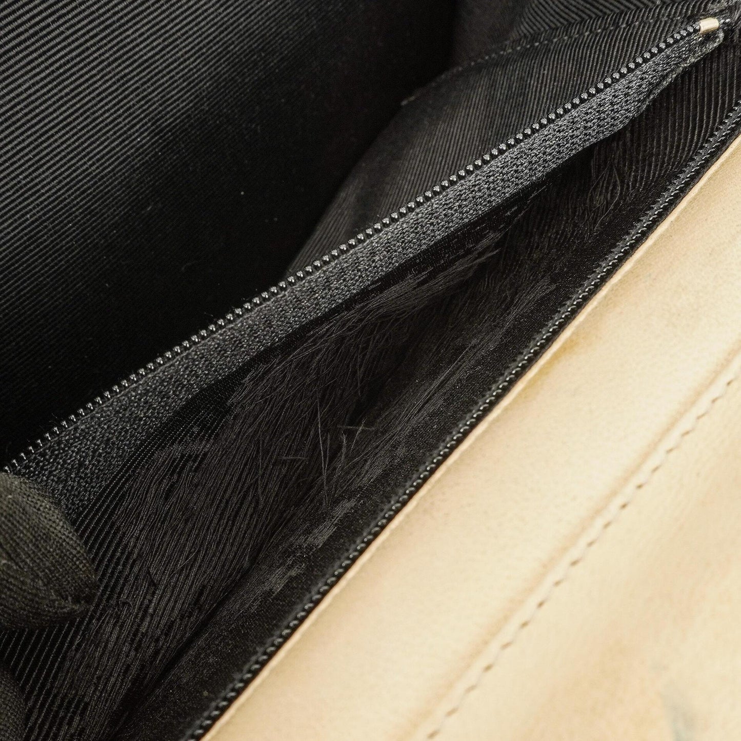 Chanel Classic Full Flap Tasche aus beigem Chevron-Steppleder mit 24K vergoldeten Beschlägen