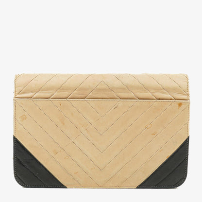 CHANEL Classic Full Flap Tasche aus beigem Leder mit Chevron-Steppung und 24K vergoldeter Hardware