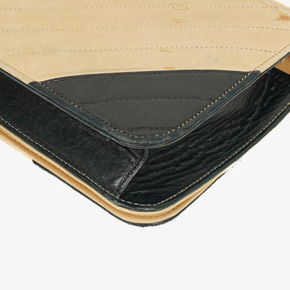 CHANEL Classic Full Flap Tasche aus beigem Leder mit Chevron-Steppung und 24K vergoldeter Hardware