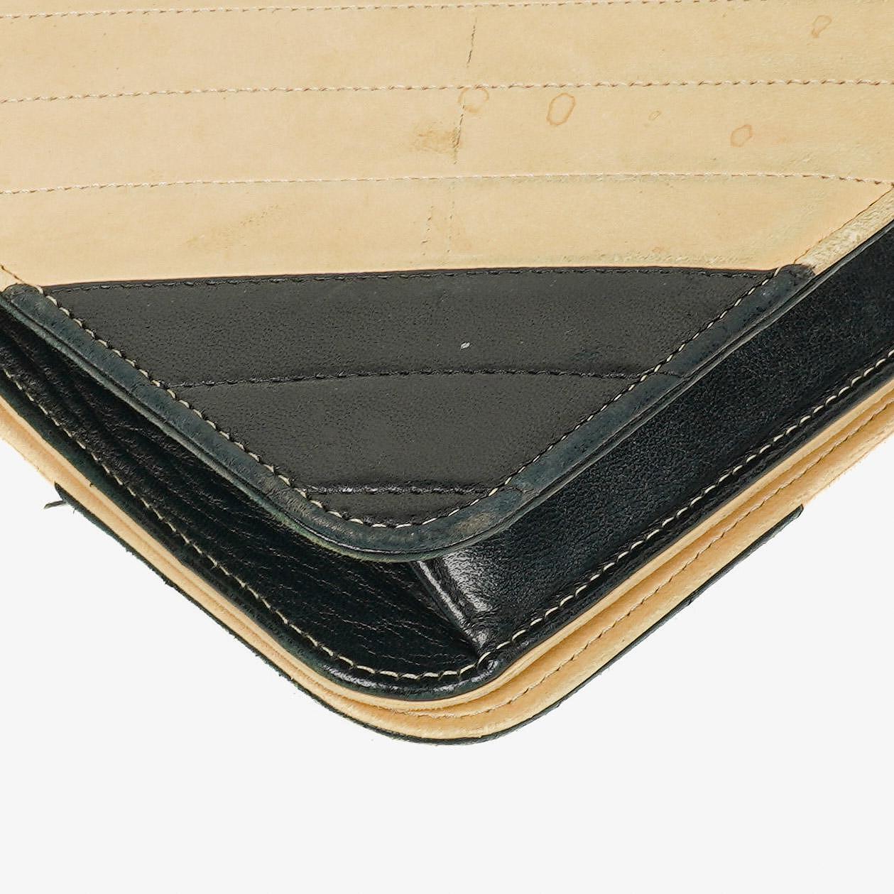 CHANEL Classic Full Flap Tasche aus beigem Leder mit Chevron-Steppung und 24K vergoldeter Hardware