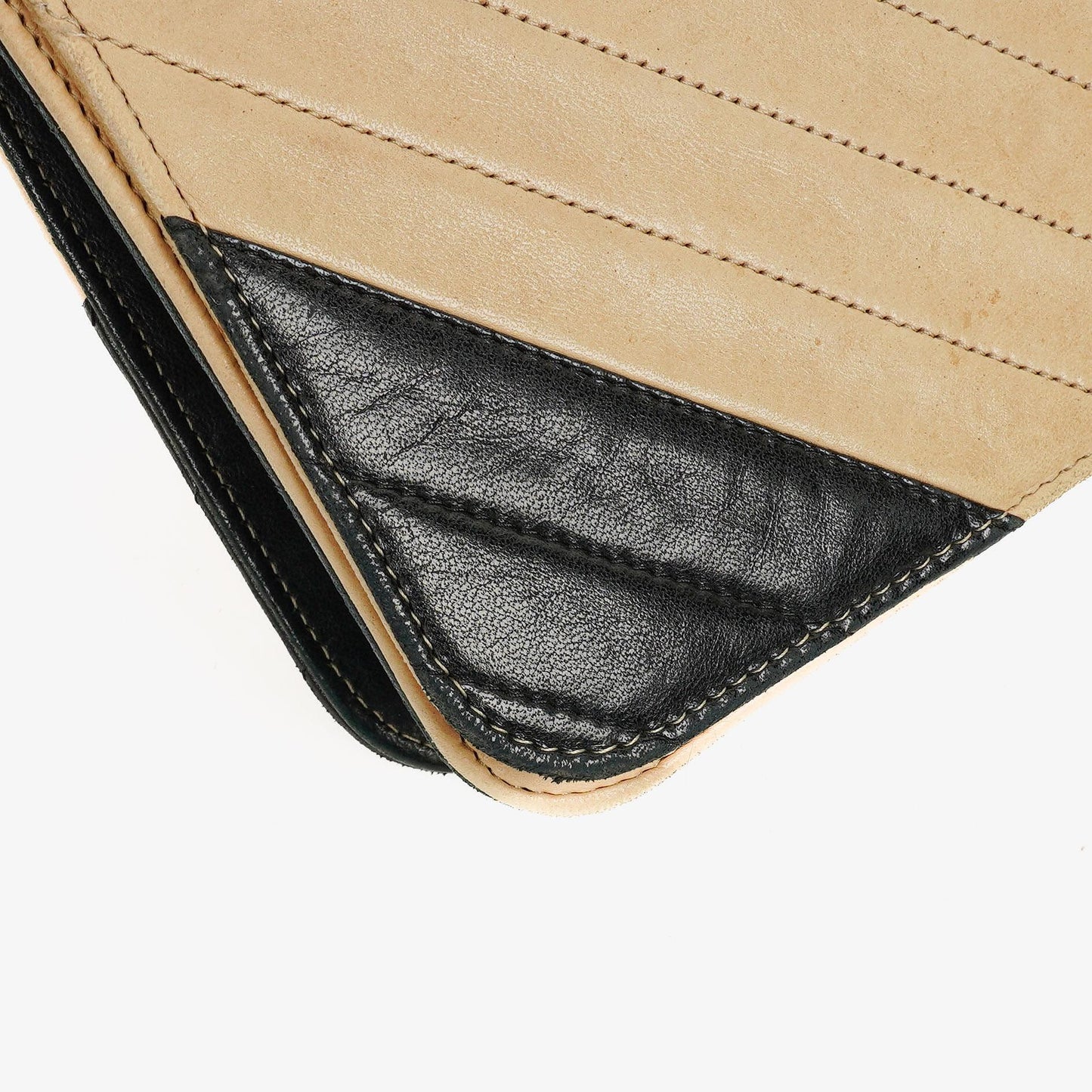 CHANEL Classic Full Flap Tasche aus beigem Leder mit Chevron-Steppung und 24K vergoldeter Hardware