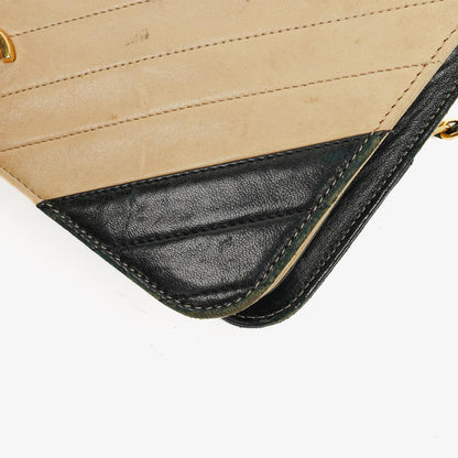 CHANEL Classic Full Flap Tasche aus beigem Leder mit Chevron-Steppung und 24K vergoldeter Hardware