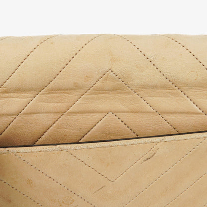 CHANEL Classic Full Flap Tasche aus beigem Leder mit Chevron-Steppung und 24K vergoldeter Hardware