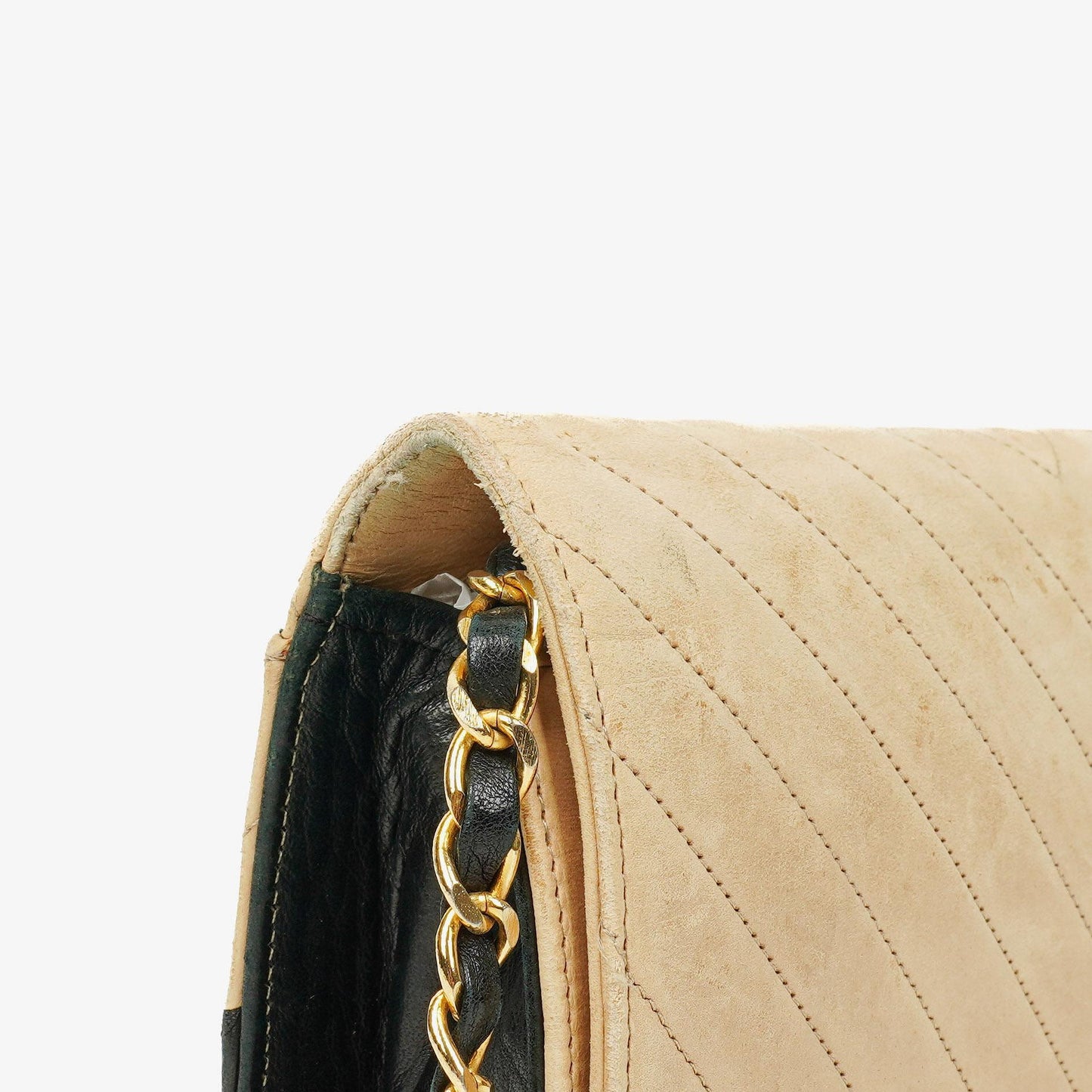 CHANEL Classic Full Flap Tasche aus beigem Leder mit Chevron-Steppung und 24K vergoldeter Hardware
