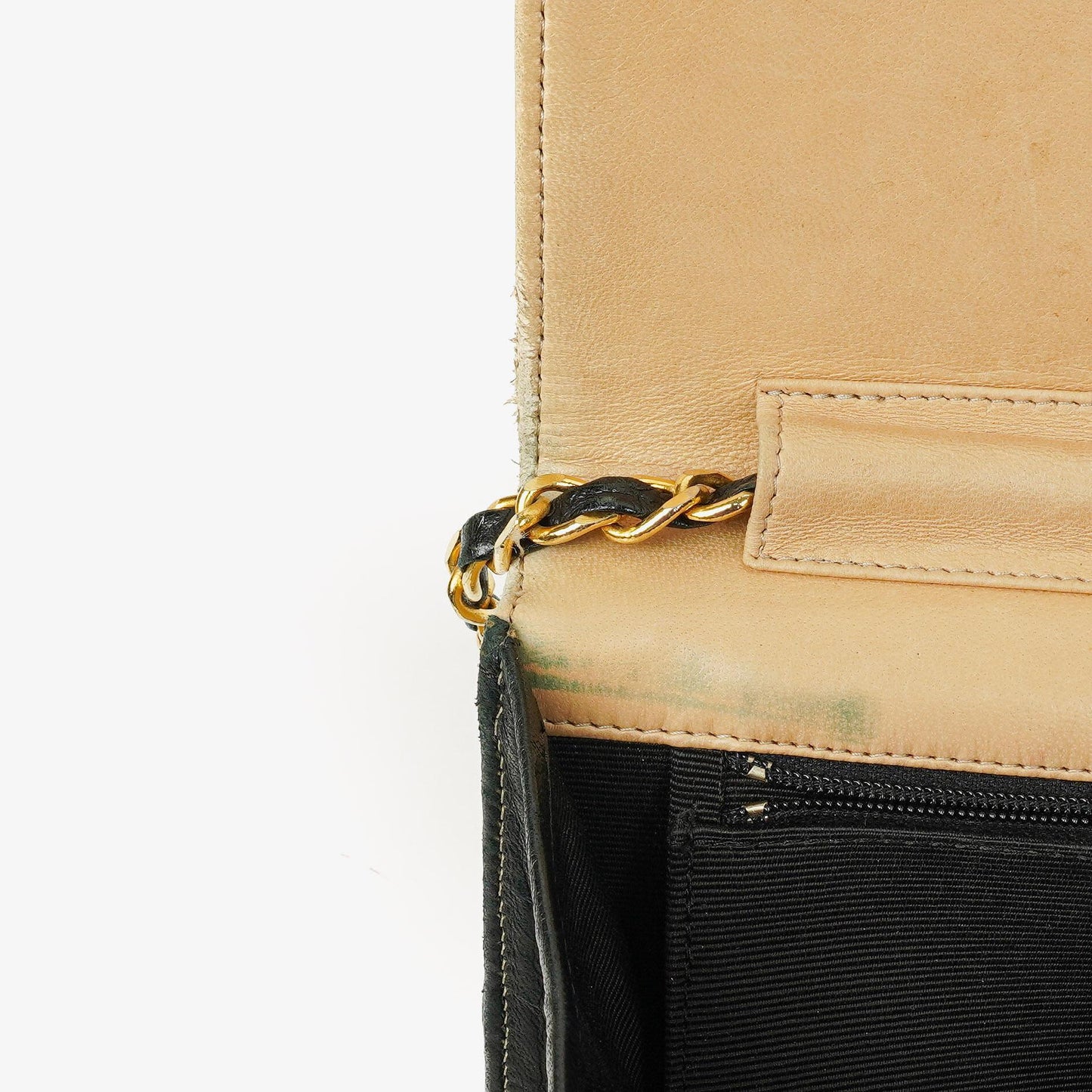 CHANEL Classic Full Flap Tasche aus beigem Leder mit Chevron-Steppung und 24K vergoldeter Hardware