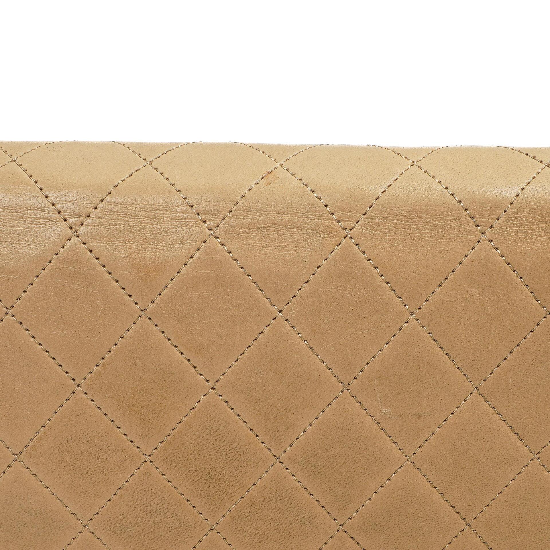 Chanel Classic Vollklapptasche Beige Gequiltetes Lammleder 24K Goldbeschichtetes Hardware