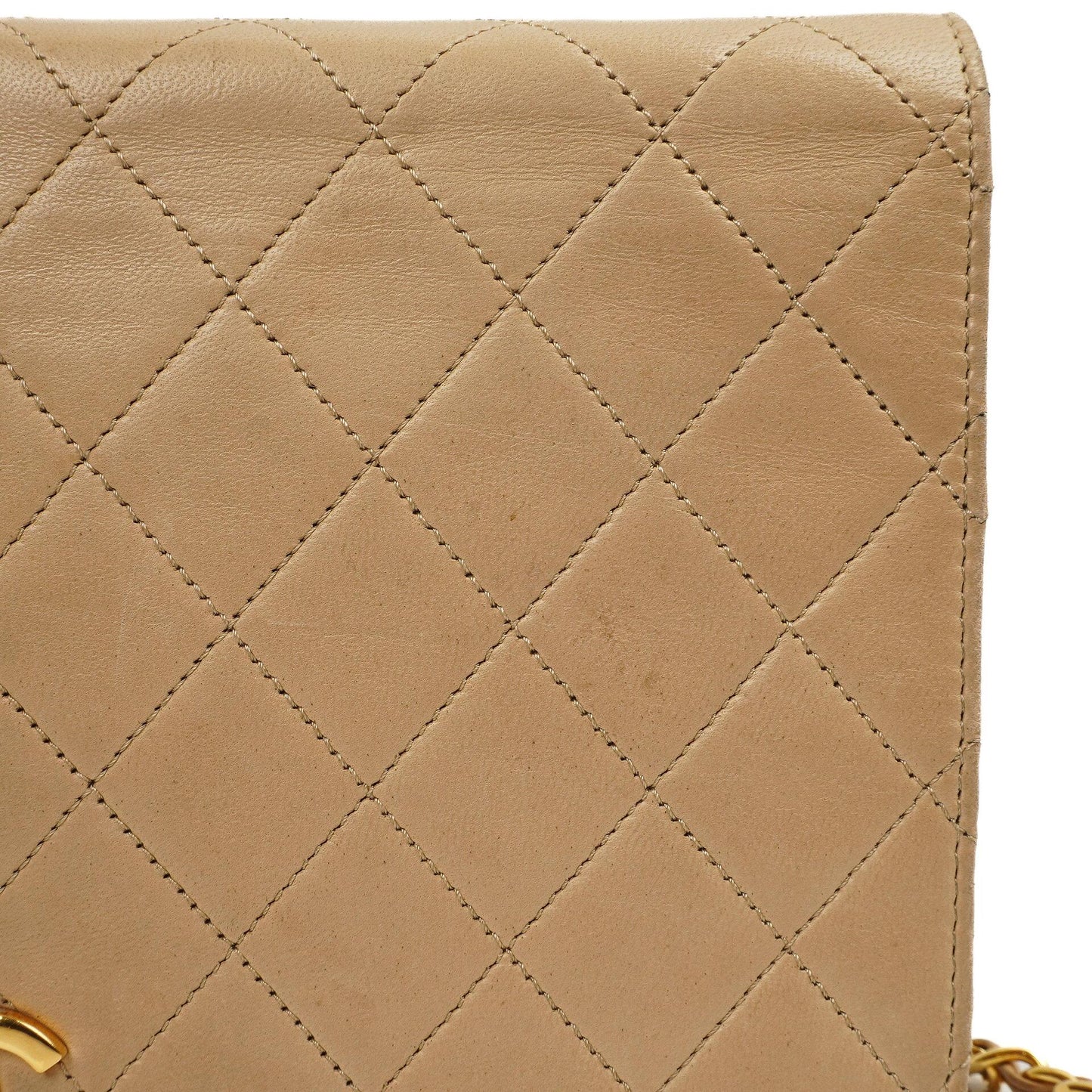 Chanel Classic Vollklapptasche Beige Gequiltetes Lammleder 24K Goldbeschichtetes Hardware