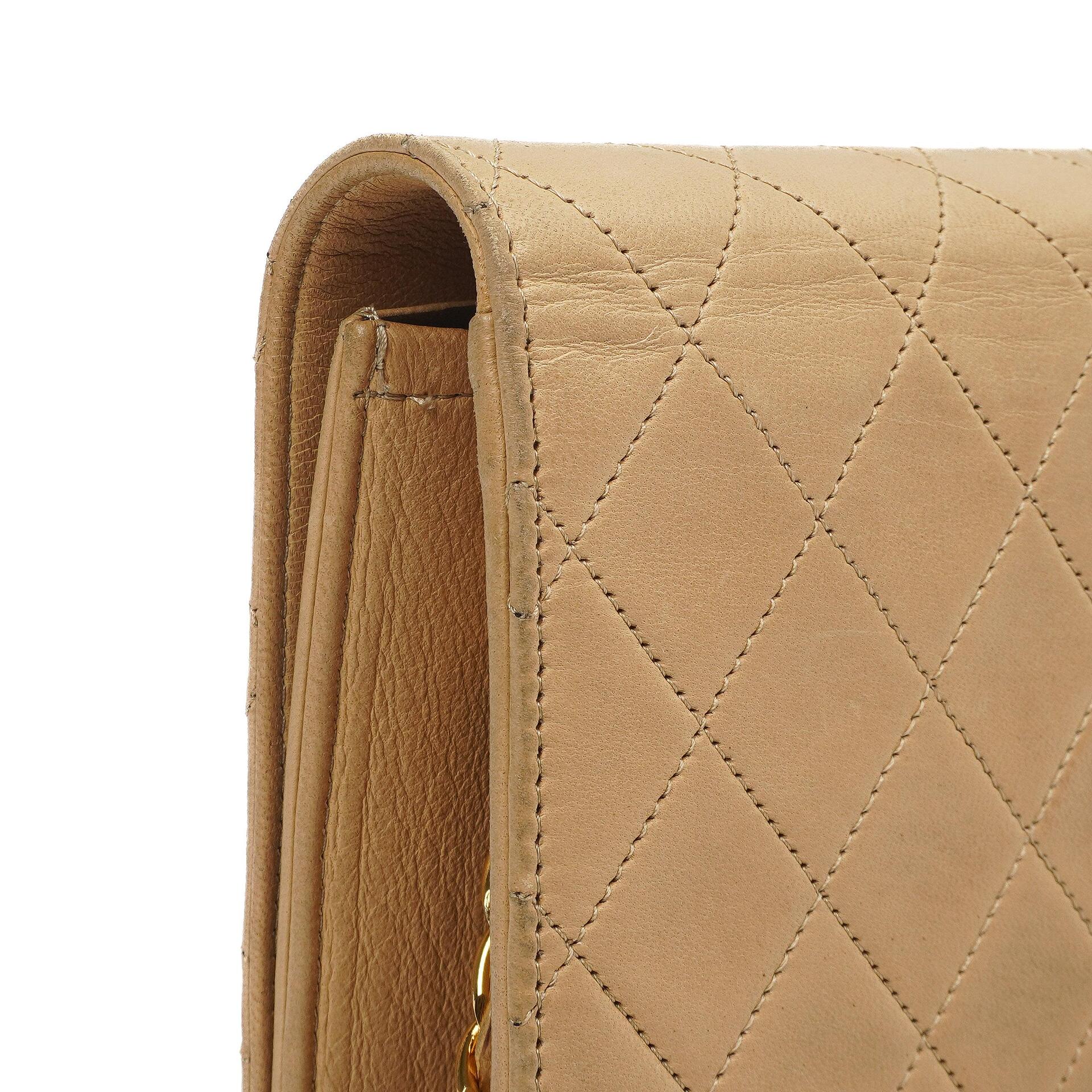 Chanel Classic Vollklapptasche Beige Gequiltetes Lammleder 24K Goldbeschichtetes Hardware
