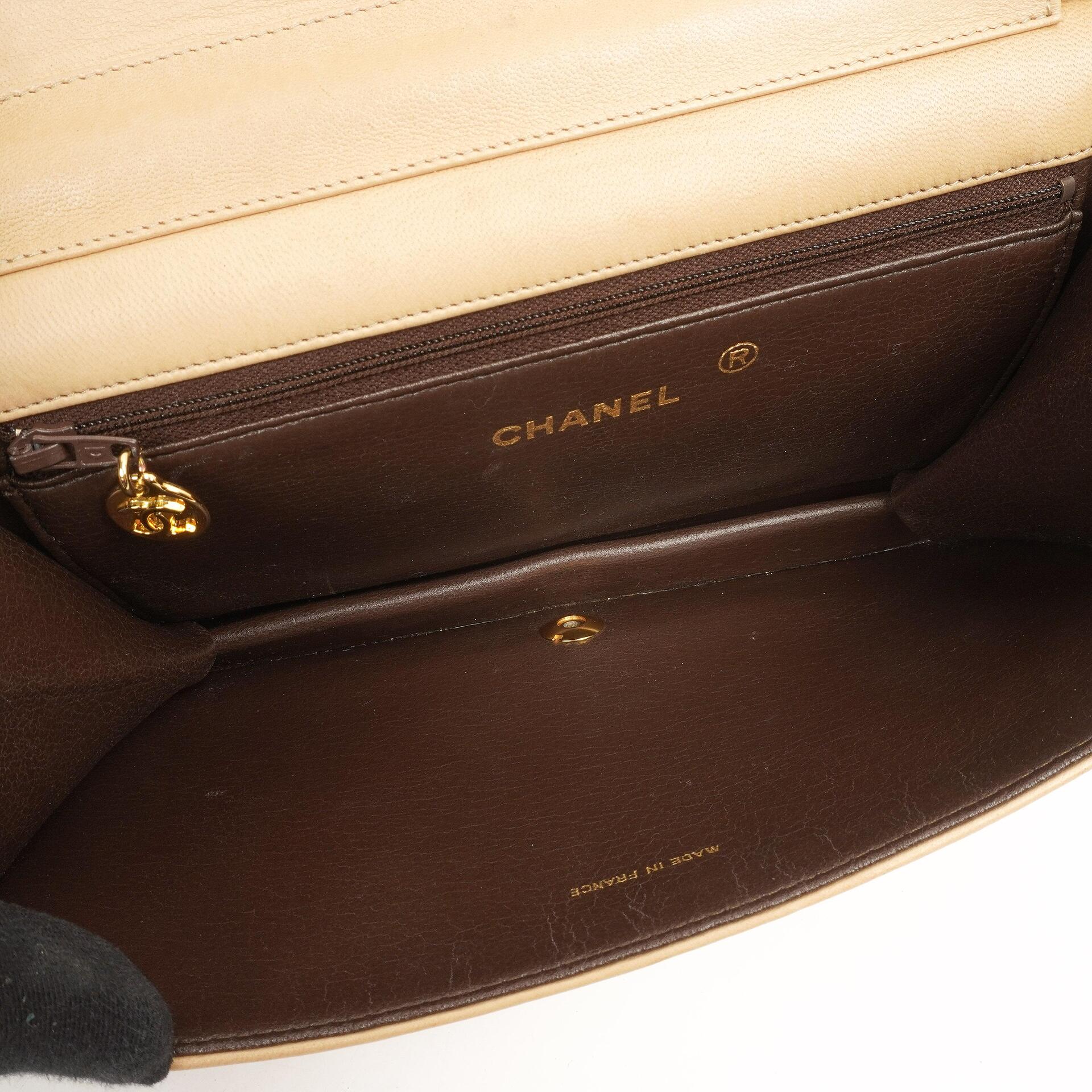 Chanel Classic Vollklapptasche Beige Gequiltetes Lammleder 24K Goldbeschichtetes Hardware