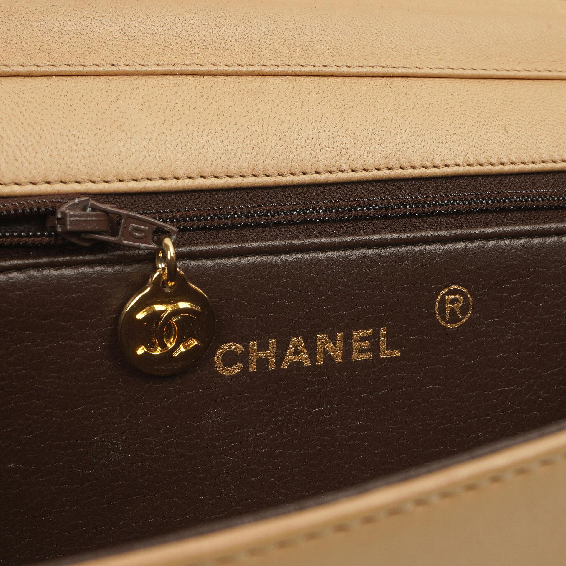 Chanel Classic Vollklapptasche Beige Gequiltetes Lammleder 24K Goldbeschichtetes Hardware