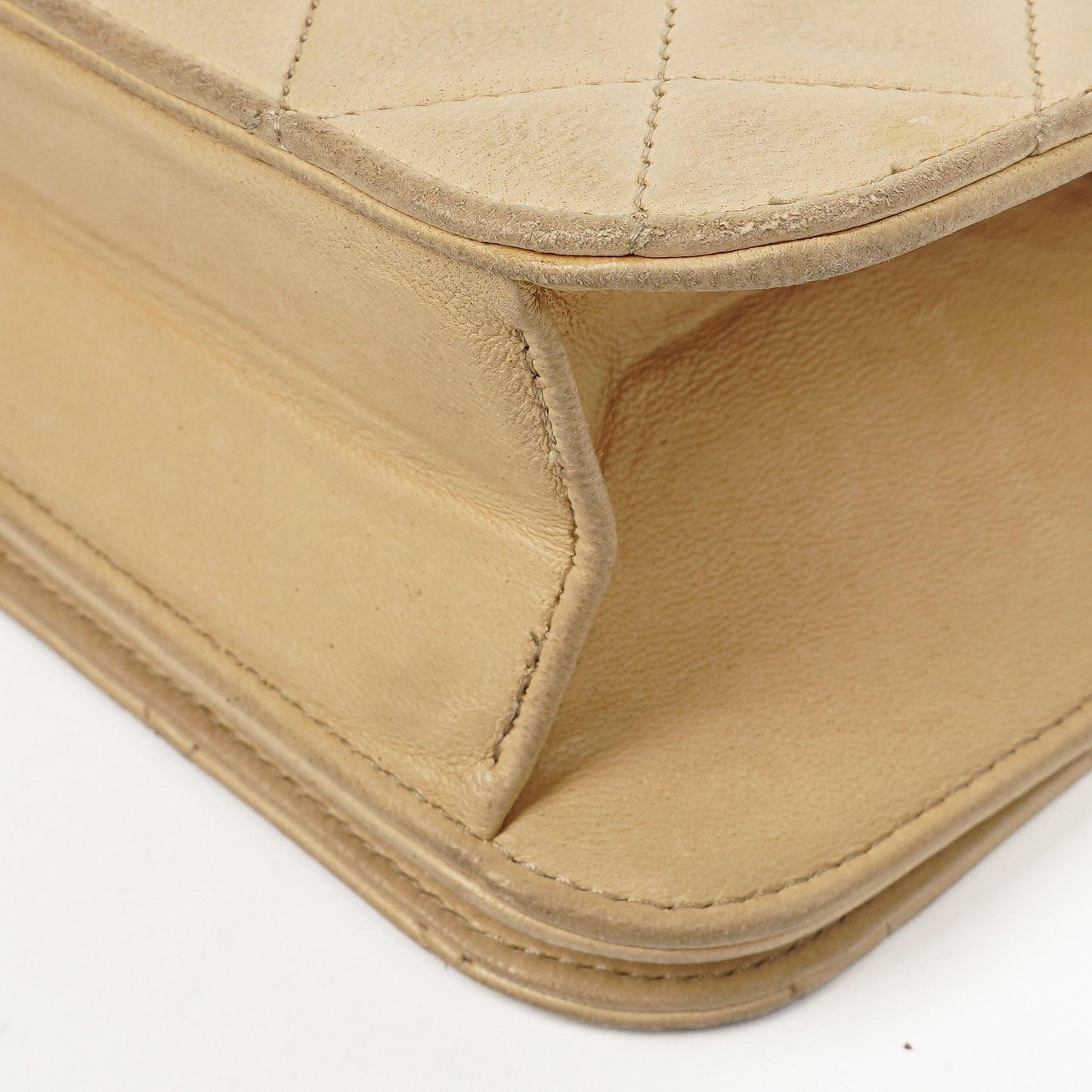 Chanel Classic Vollklapptasche Beige Gequiltetes Lammleder 24K Goldbeschichtetes Hardware