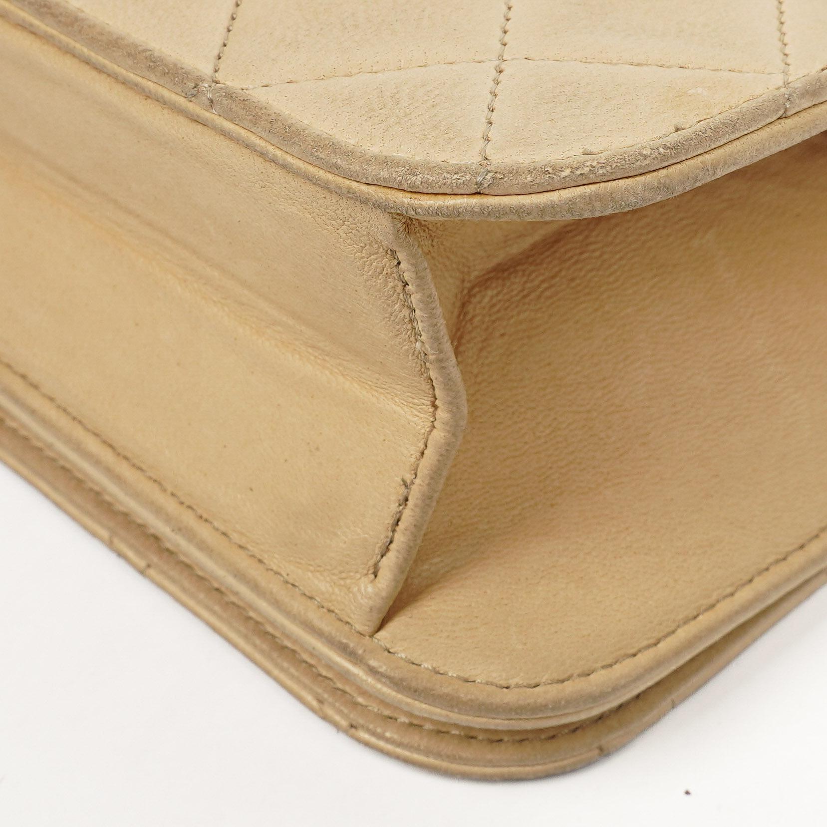 Chanel Classic Vollklapptasche Beige Gequiltetes Lammleder 24K Goldbeschichtetes Hardware