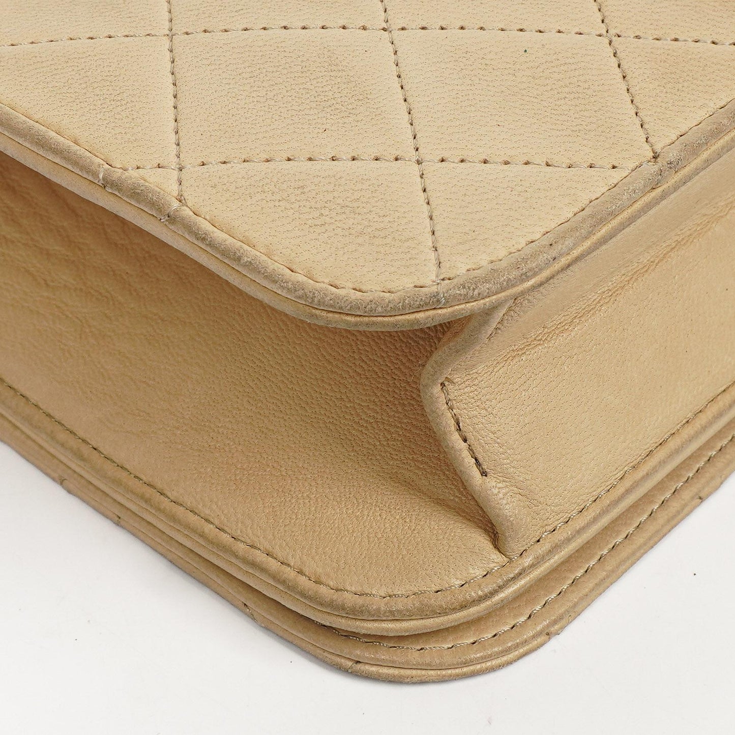 Chanel Classic Vollklapptasche Beige Gequiltetes Lammleder 24K Goldbeschichtetes Hardware
