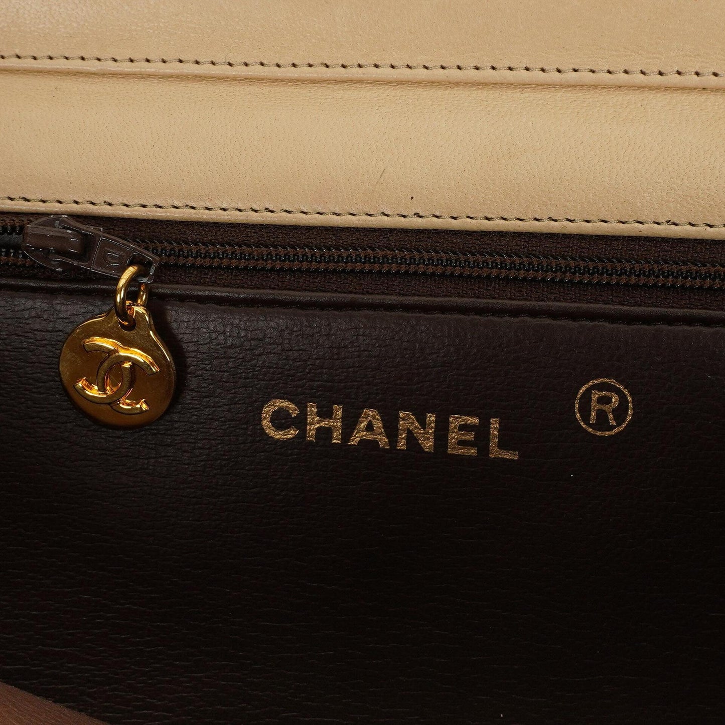 Chanel Classic Vollklapptasche Beige Gequiltetes Lammleder 24K Goldbeschichtetes Hardware