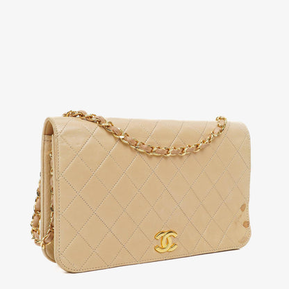 Chanel Classic Full Flap Tasche aus beigem gestepptem Lammleder mit 24K vergoldeter Hardware