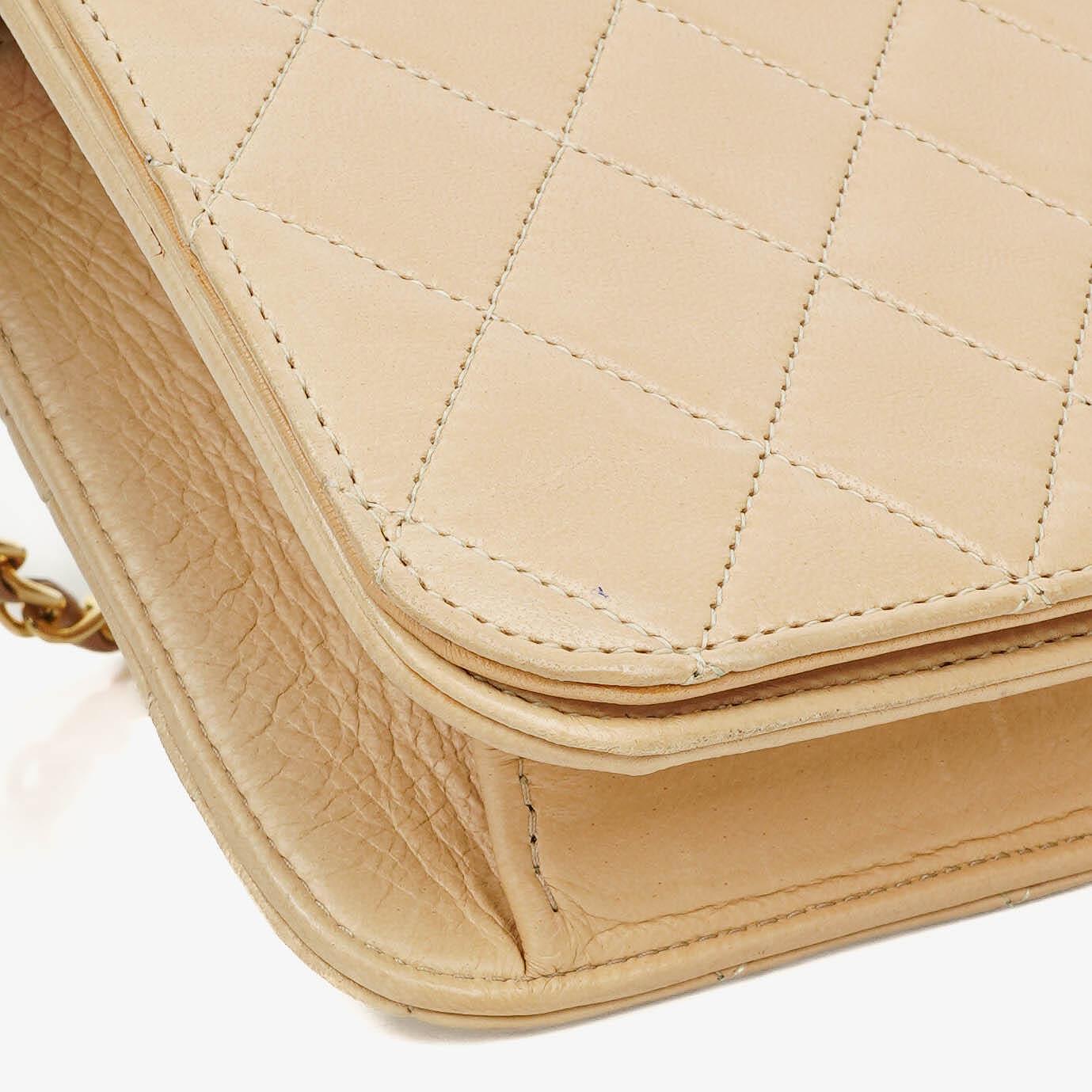 Chanel Classic Full Flap Tasche aus beigem gestepptem Lammleder mit 24K vergoldeter Hardware