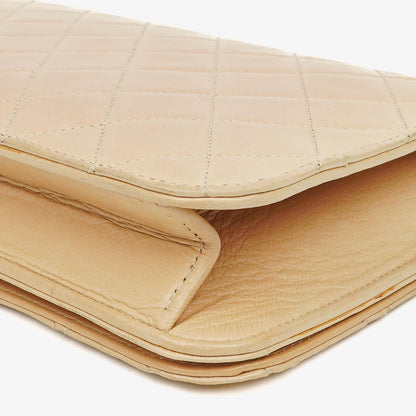 Chanel Classic Full Flap Tasche aus beigem gestepptem Lammleder mit 24K vergoldeter Hardware