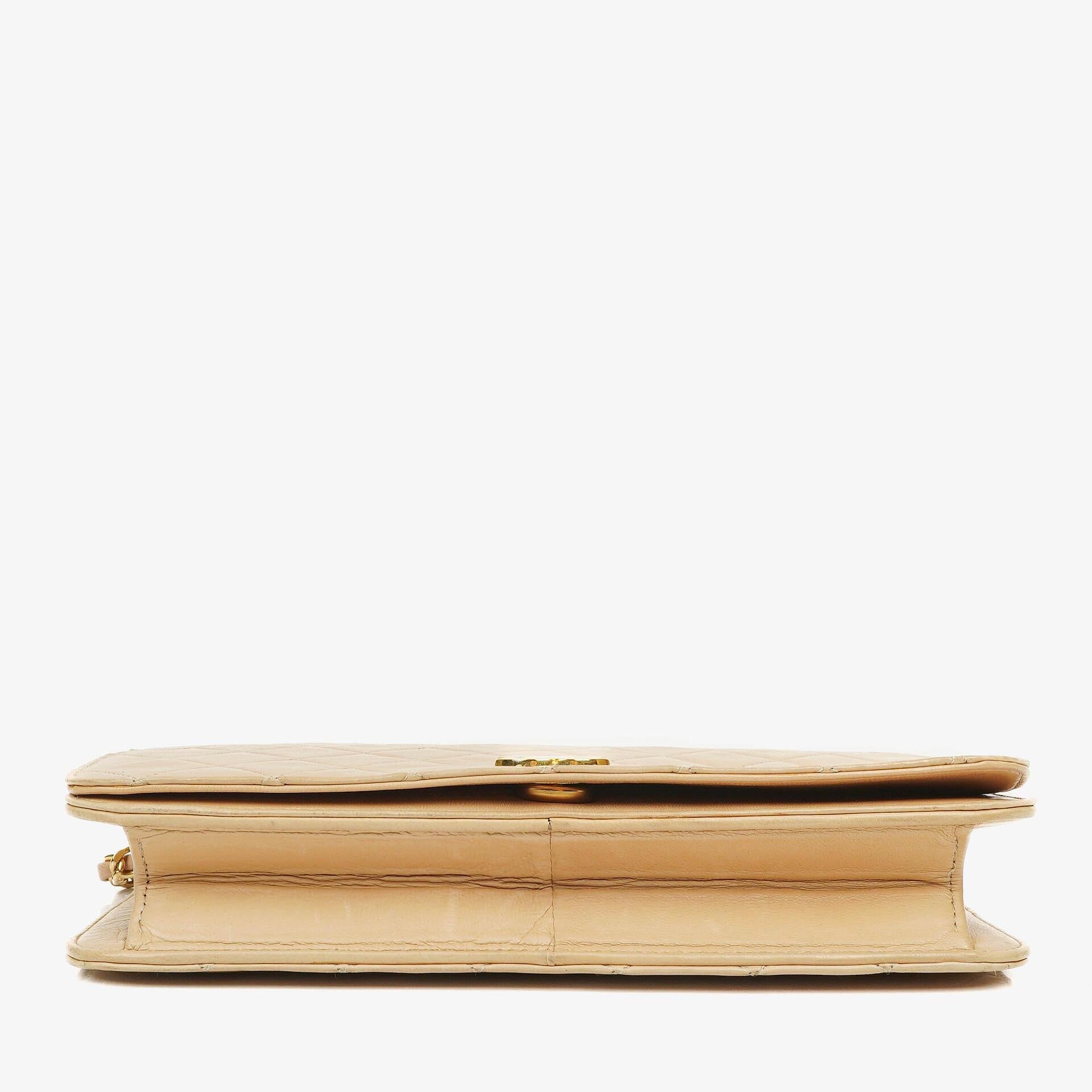 Chanel Classic Full Flap Tasche aus beigem gestepptem Lammleder mit 24K vergoldeter Hardware