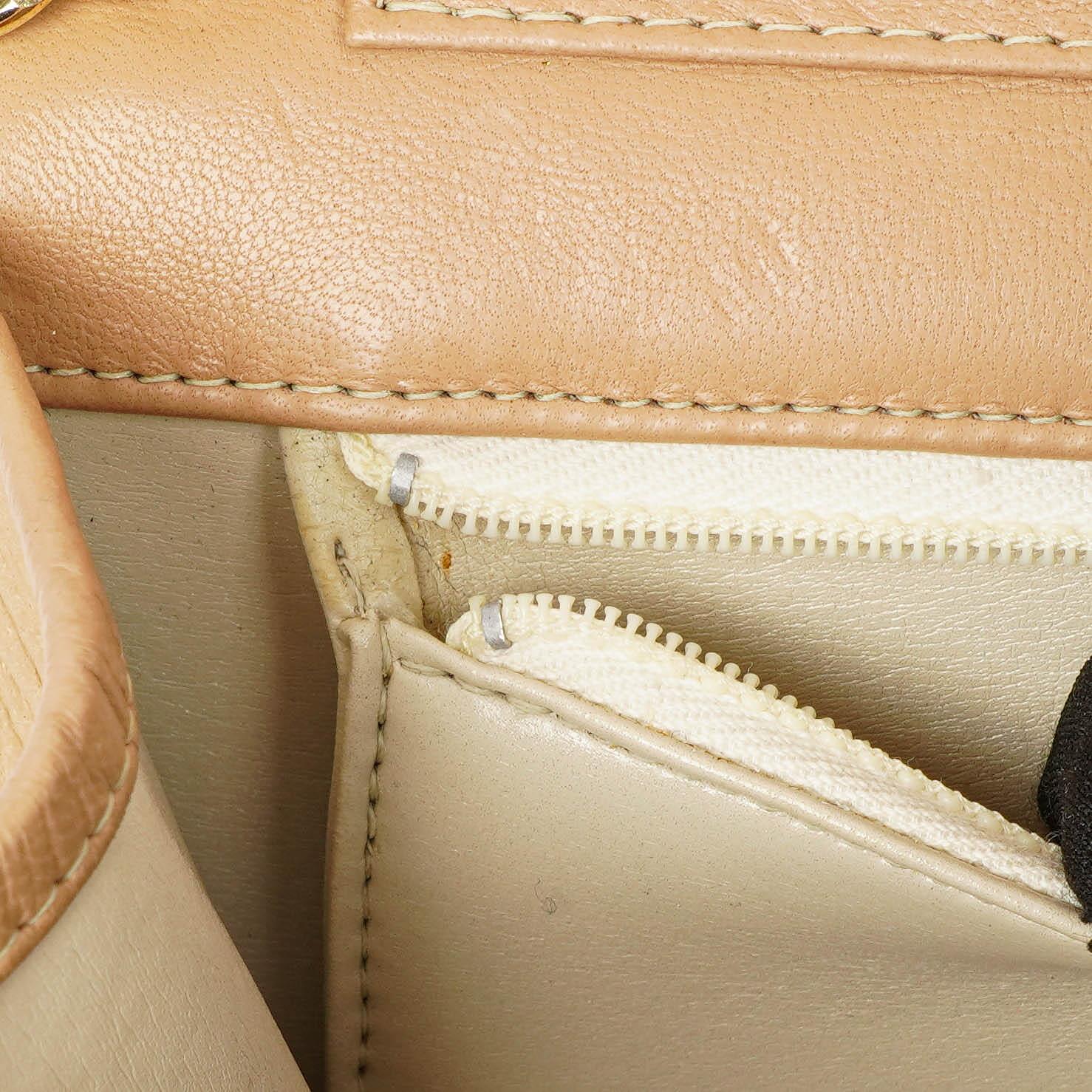 Chanel Classic Full Flap Tasche aus beigem gestepptem Lammleder mit 24K vergoldeter Hardware