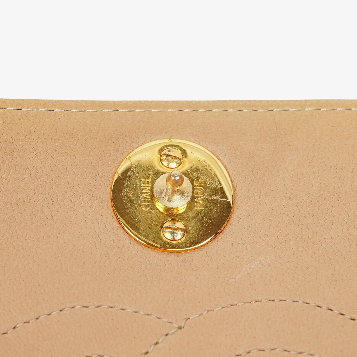 Chanel Classic Full Flap Tasche aus beigem gestepptem Lammleder mit 24K vergoldeter Hardware