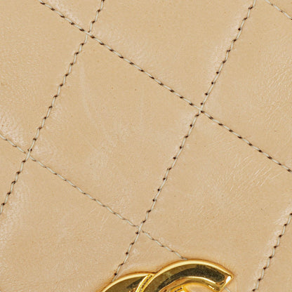 Chanel Classic Full Flap Tasche aus beigem gestepptem Lammleder mit 24K vergoldeter Hardware