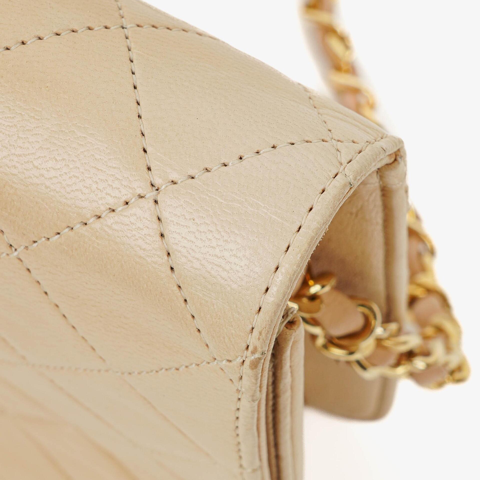 Chanel Classic Full Flap Tasche aus beigem gestepptem Lammleder mit 24K vergoldeter Hardware