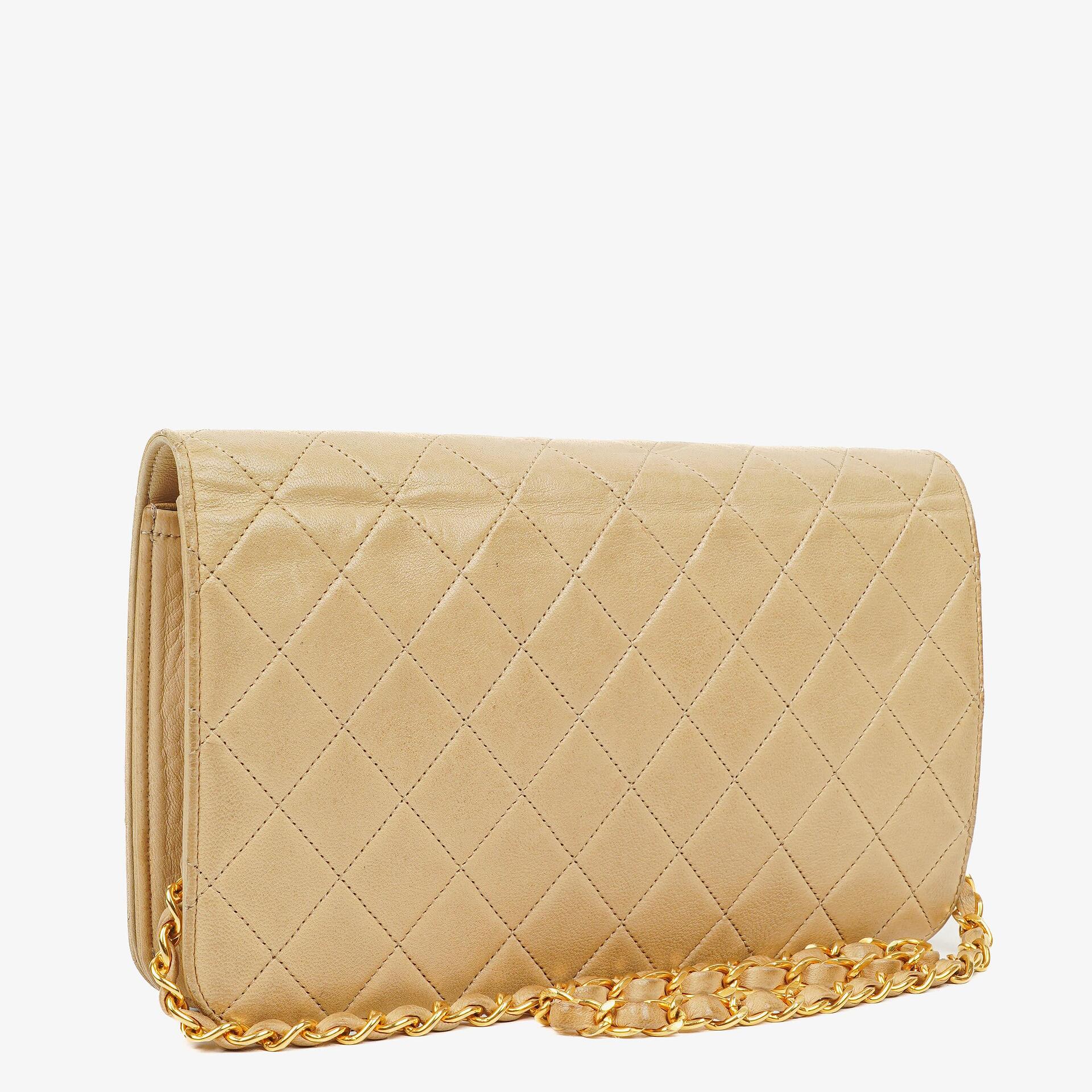 Chanel Classic Full Flap Tasche aus beigem gestepptem Lammleder mit 24K vergoldeter Hardware