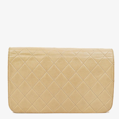 Chanel Classic Full Flap Tasche aus beigem gestepptem Lammleder mit 24K vergoldeter Hardware