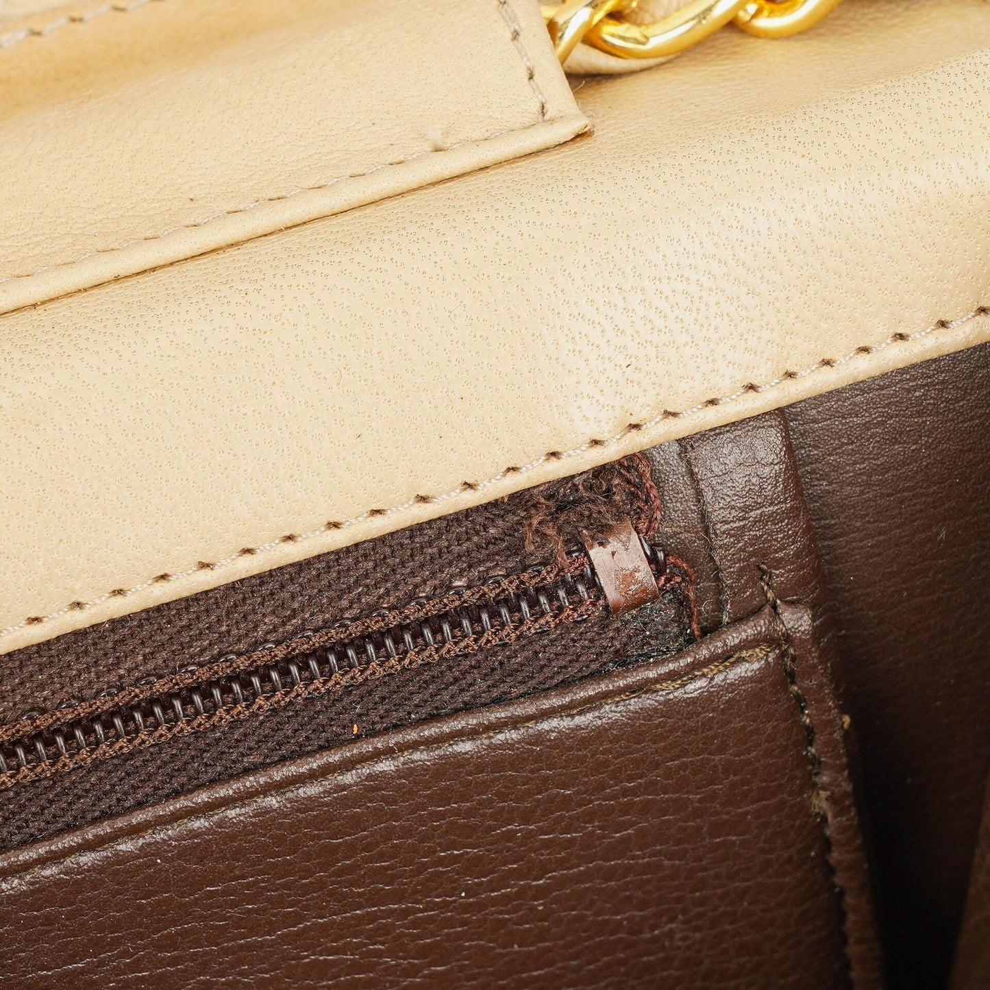 Chanel Classic Full Flap Tasche aus beigem gestepptem Lammleder mit 24K vergoldeter Hardware