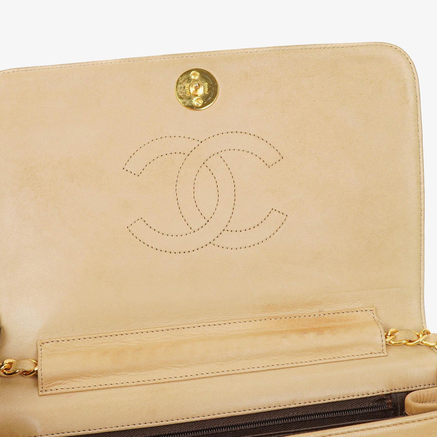 Chanel Classic Full Flap Tasche aus beigem gestepptem Lammleder mit 24K vergoldeter Hardware