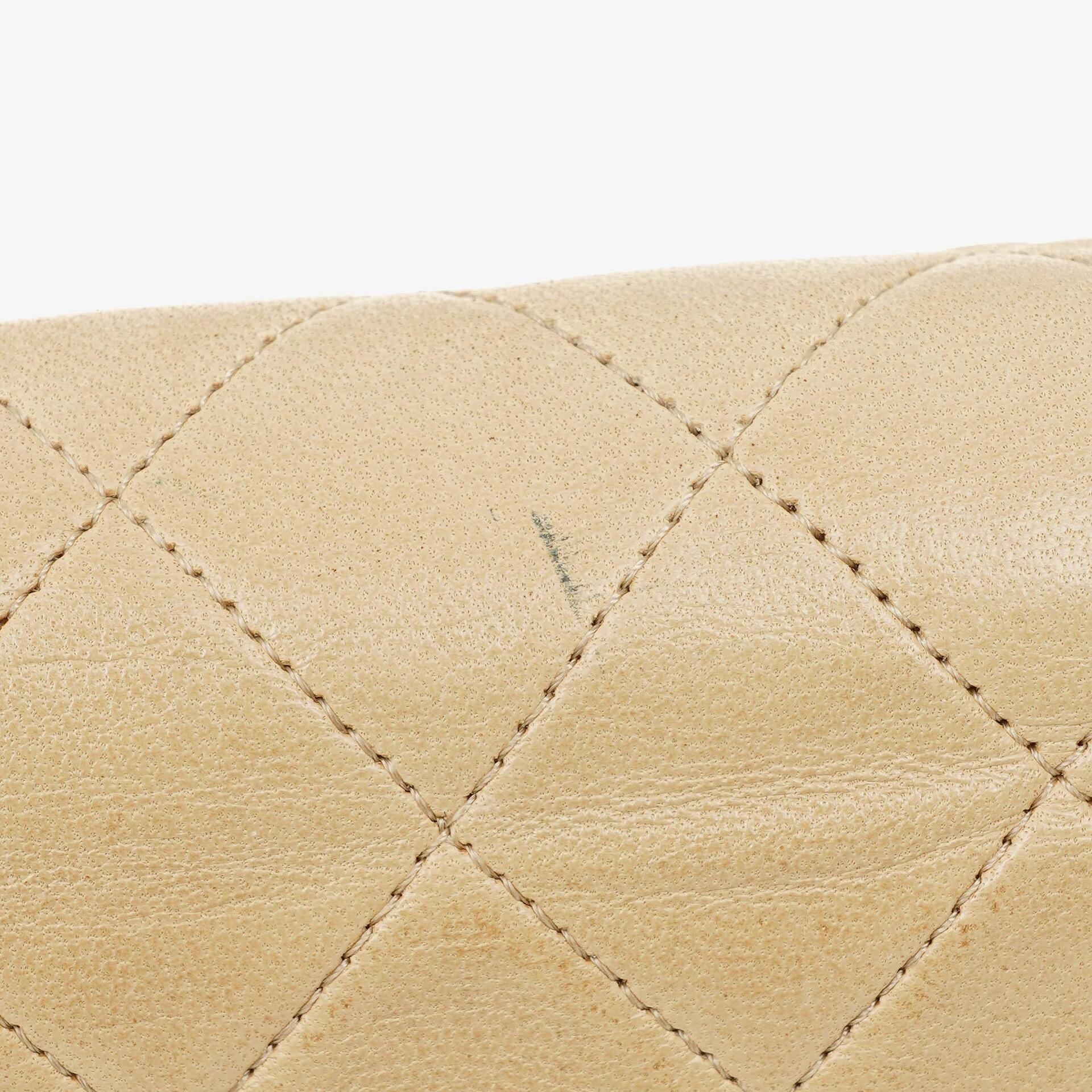 Chanel Classic Full Flap Tasche aus beigem gestepptem Lammleder mit 24K vergoldeter Hardware