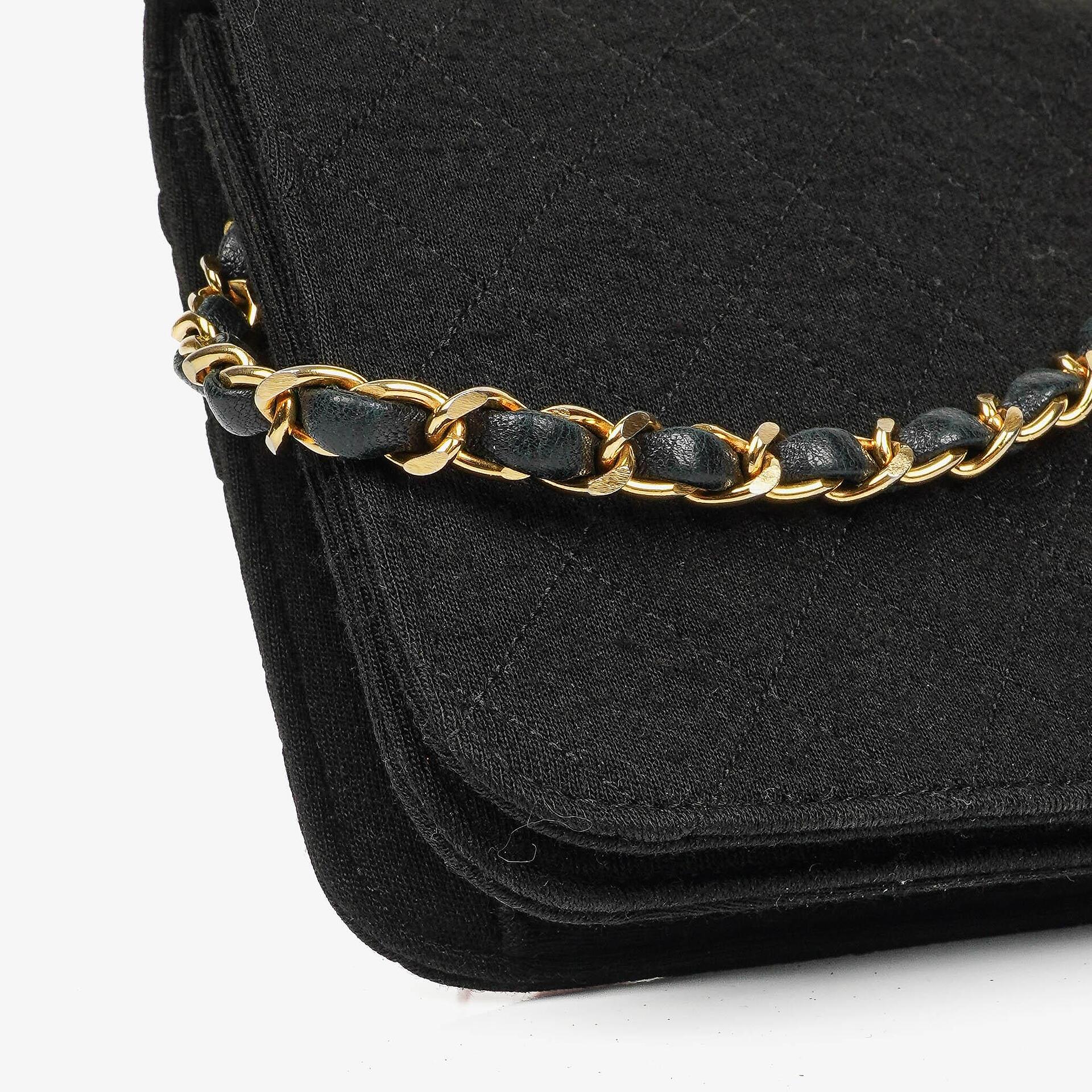 Chanel Classic Full Flap Tasche aus schwarzem gestepptem Jersey und Leder mit 24K vergoldeten Beschlägen
