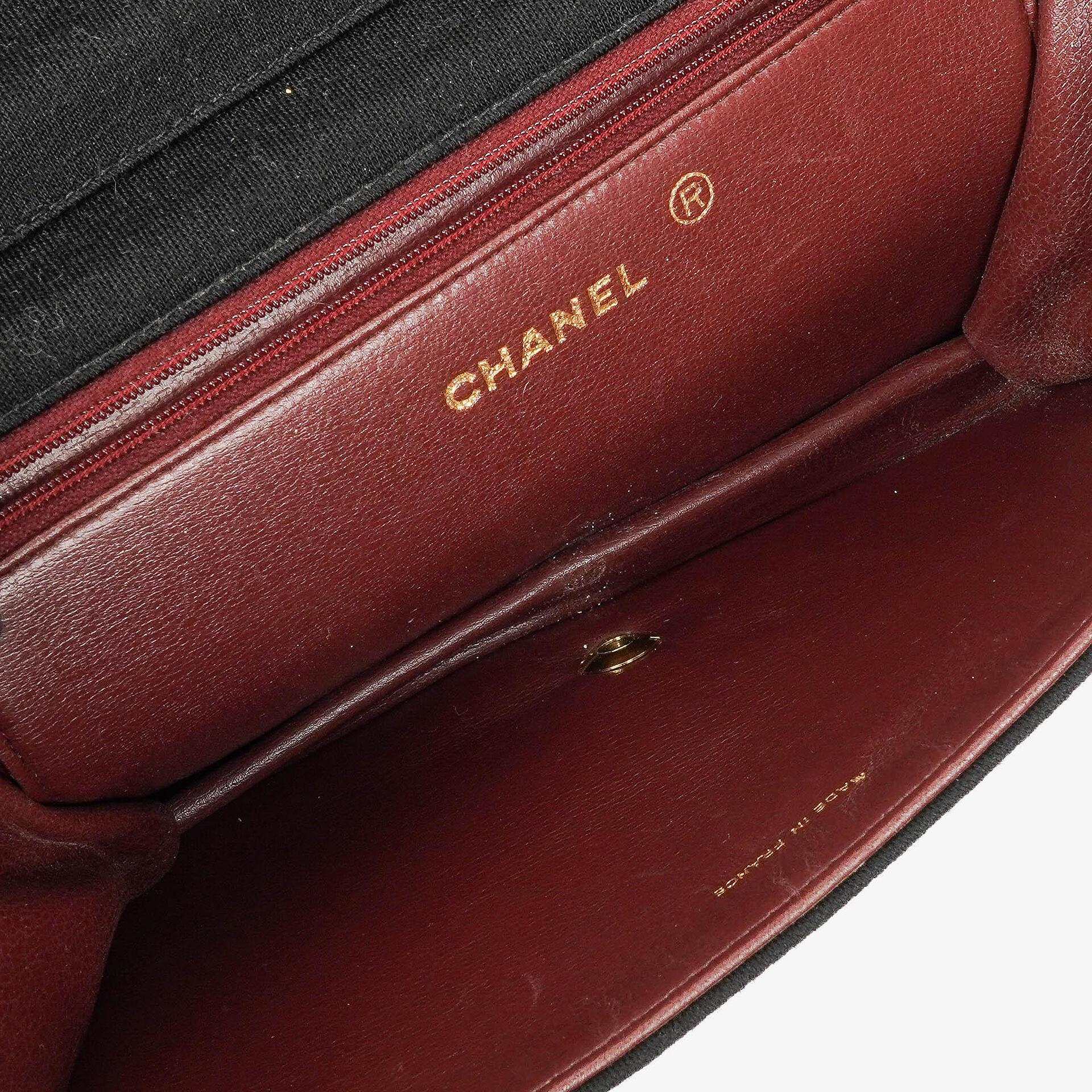Chanel Classic Full Flap Tasche aus schwarzem gestepptem Jersey und Leder mit 24K vergoldeten Beschlägen