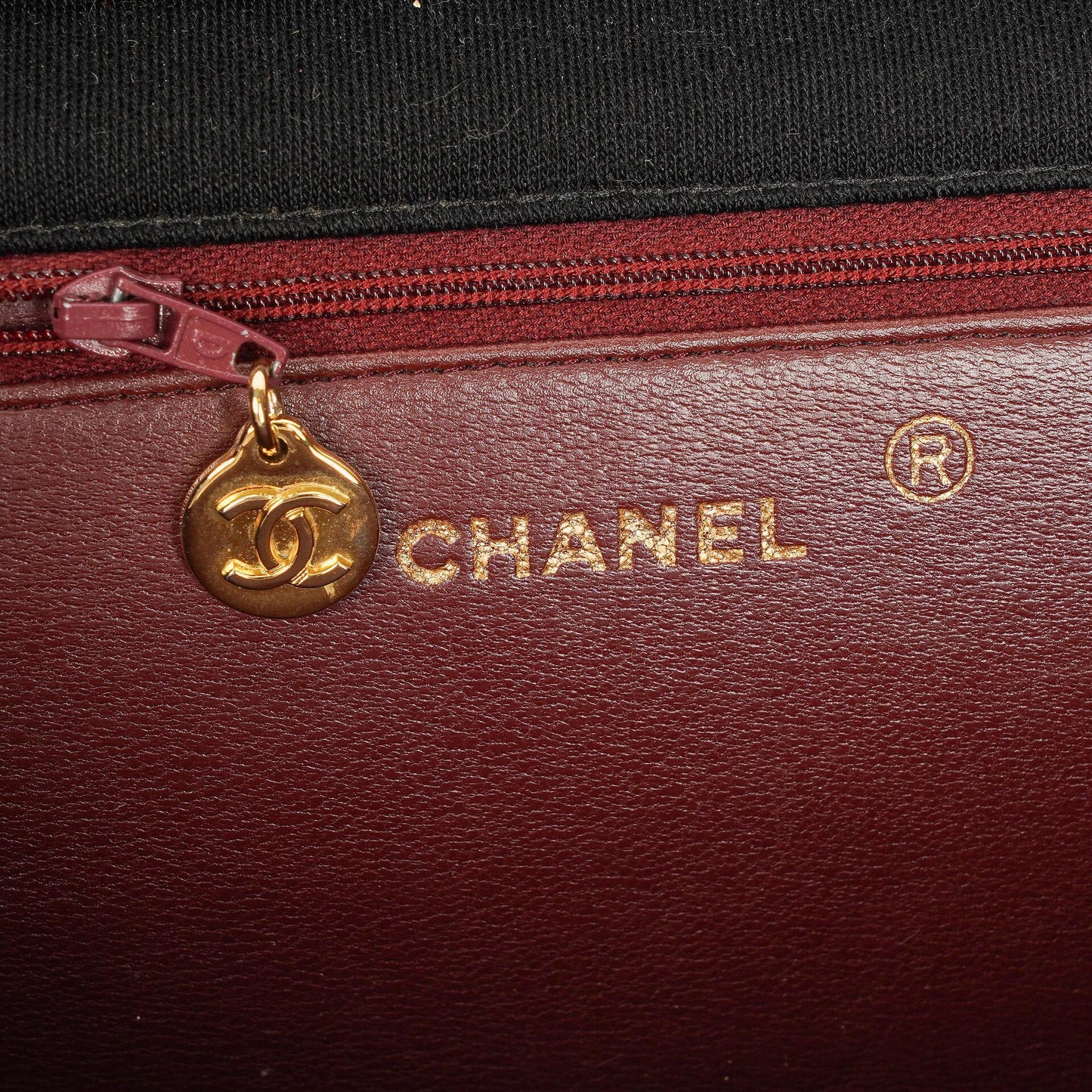 Chanel Classic Full Flap Tasche aus schwarzem gestepptem Jersey und Leder mit 24K vergoldeten Beschlägen